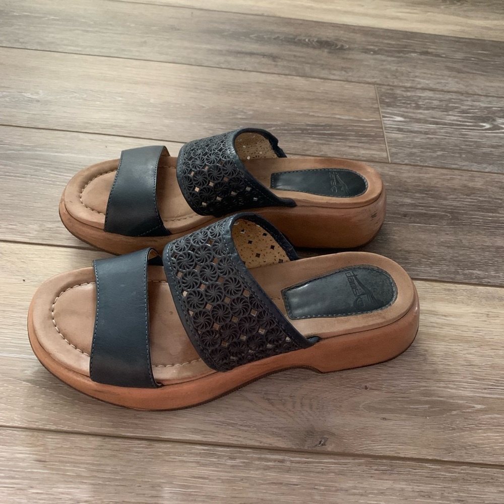 Dansko Sandals Women’s Size 8.5 Astrid Wedge Comfort Leather Velcro Strappy Shoe